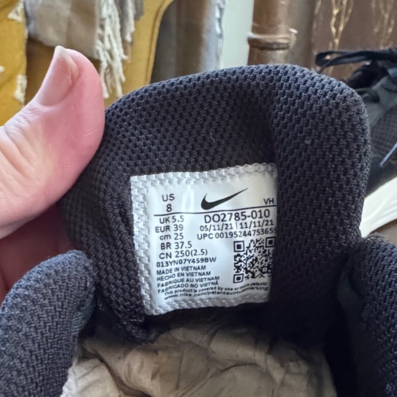 Nike Black and Animal Print Athletic Shoes. NWOT - Picture 6 of 7